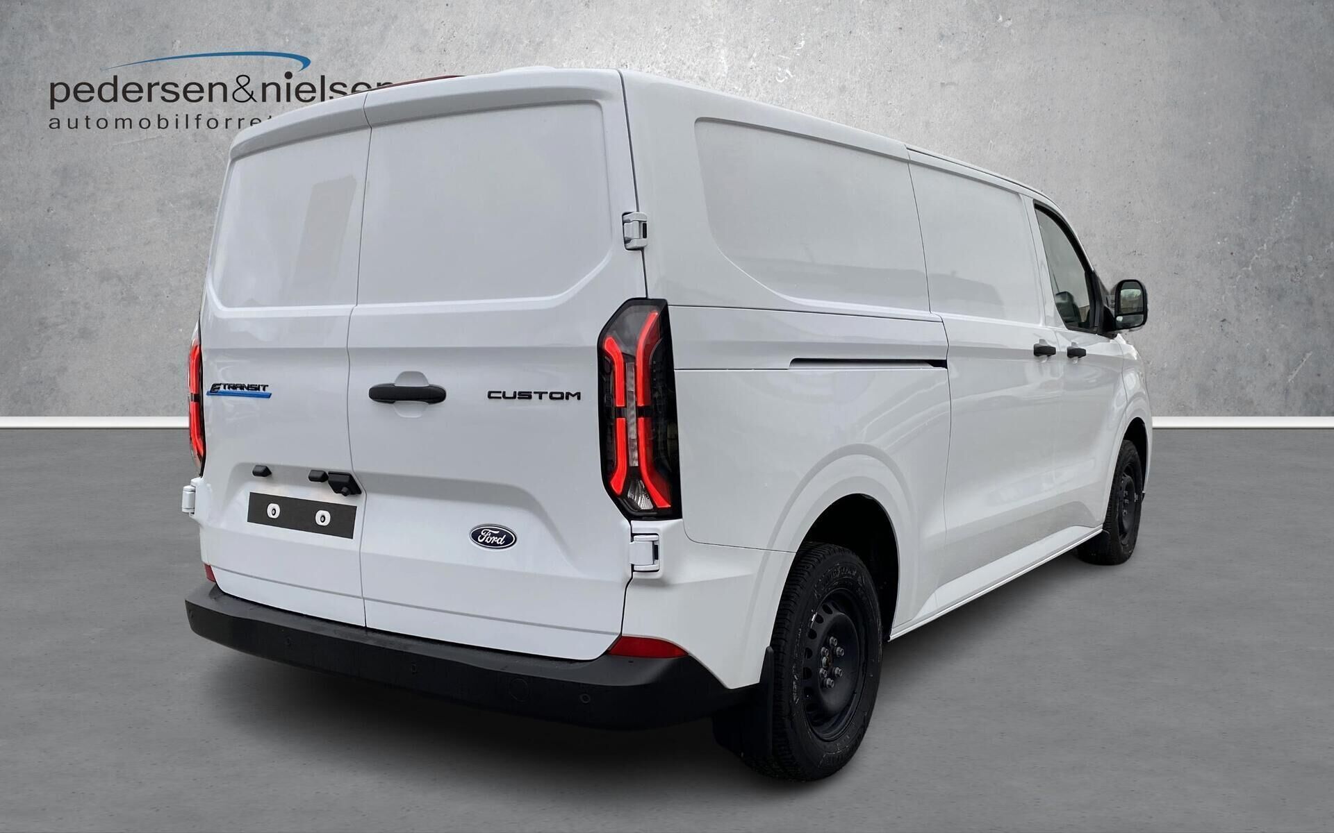 Ford E-Transit Custom 340 L2H1 EL Trend 218HK Van Aut.