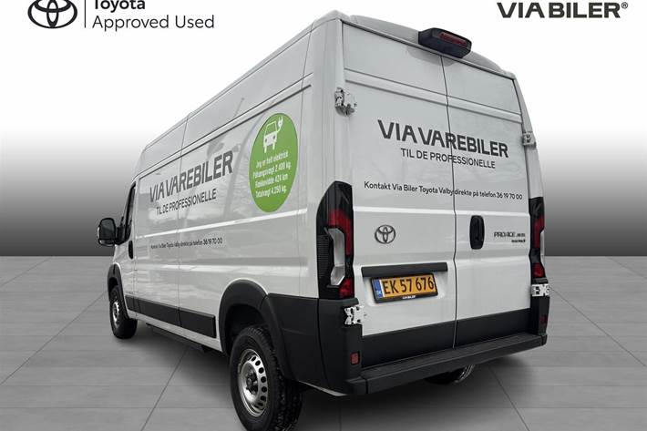 Hvid Toyota Proace Max Electric fra 2025