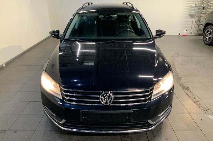 Sort VW Passat fra 2013