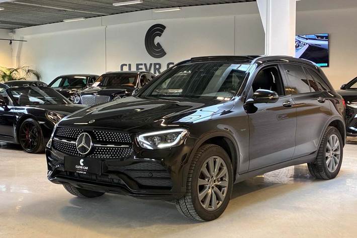 Sort Mercedes GLC300 e fra 2021 set udefra