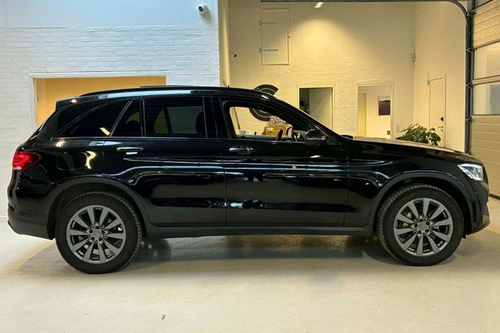 Sort Mercedes GLC300 e fra 2021