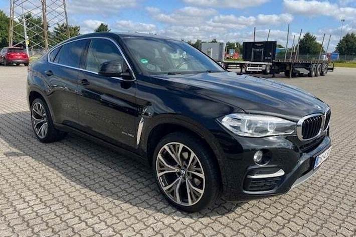Sort BMW X6 fra 2016 set udefra