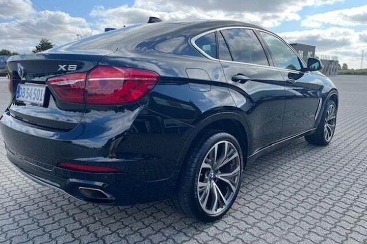 Sort BMW X6 fra 2016