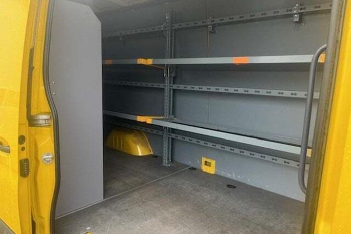 Gul Mercedes Sprinter 317 fra 2022