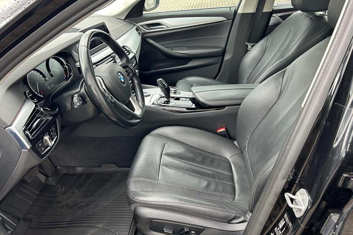 Sort BMW 525d fra 2017 set indefra