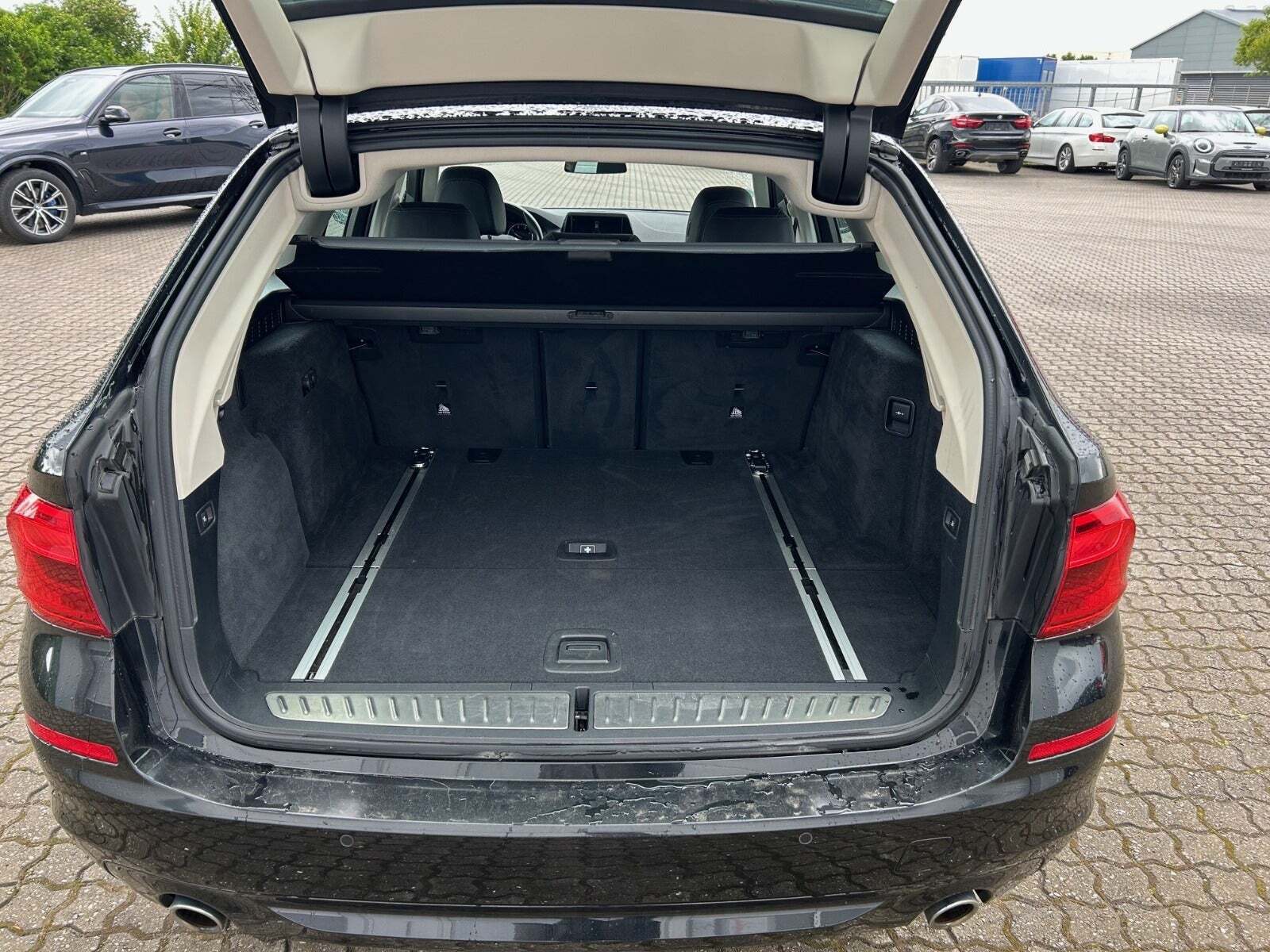 Sort BMW 525d fra 2017