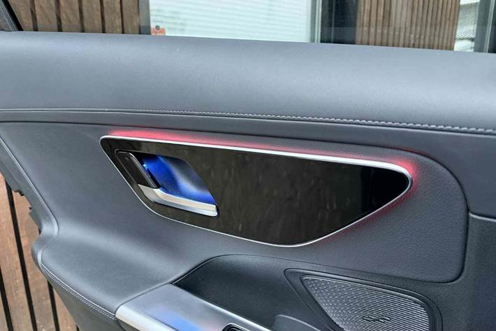 Grå Mercedes C220 d fra 2022