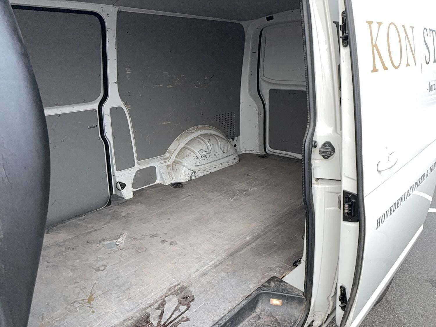 VW Transporter 2,0 TDi 150 Kassevogn lang