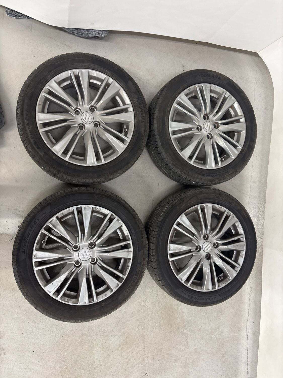 Grå Suzuki Baleno fra 2016