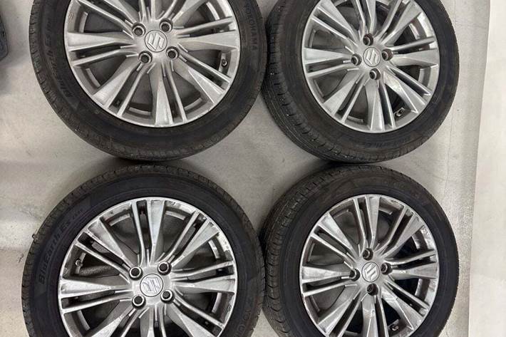 Grå Suzuki Baleno fra 2016