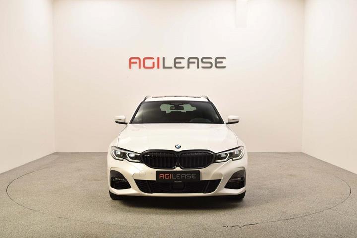 Hvid BMW 330e fra 2020