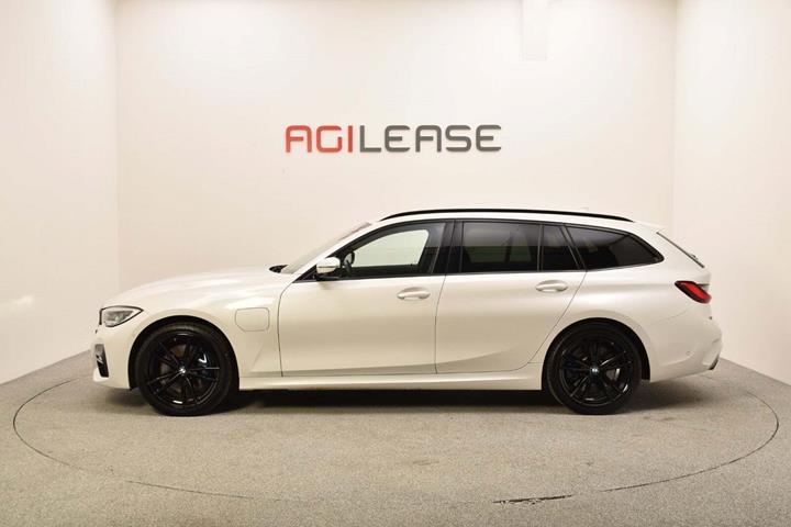 Hvid BMW 330e fra 2020