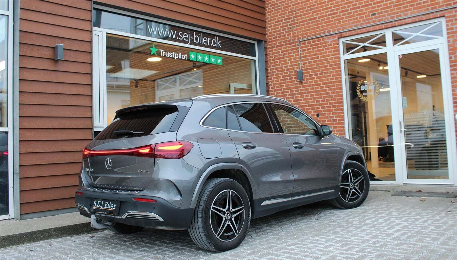 Grå Mercedes EQA350 fra 2024
