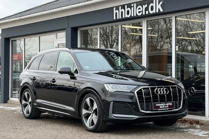 Gul Audi Q7 fra 2020 set udefra