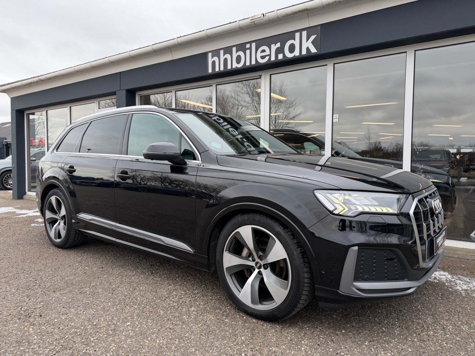 Gul Audi Q7 fra 2020