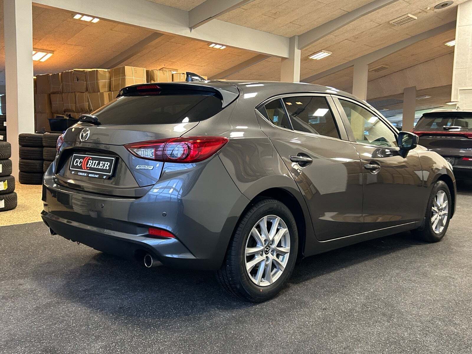 Grå Mazda 3 fra 2018
