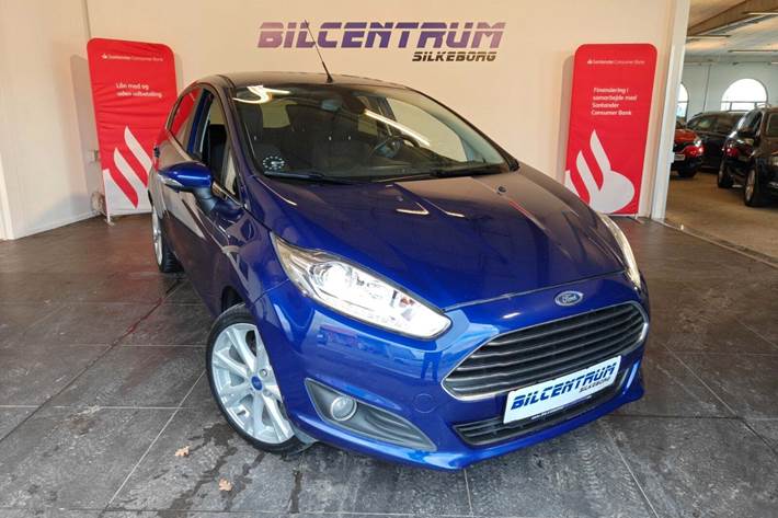 Blå Ford Fiesta fra 2016 set udefra