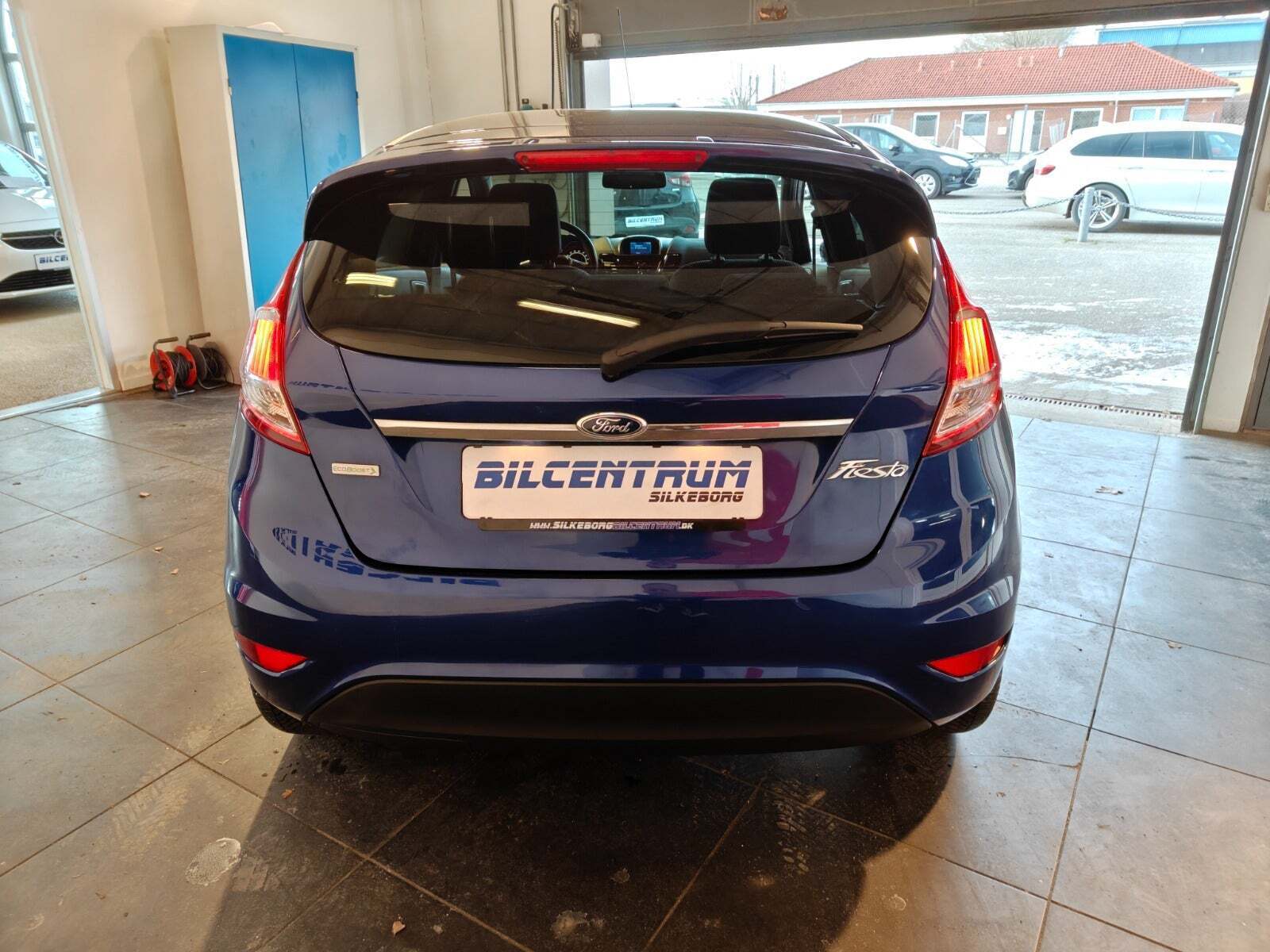 Blå Ford Fiesta fra 2016