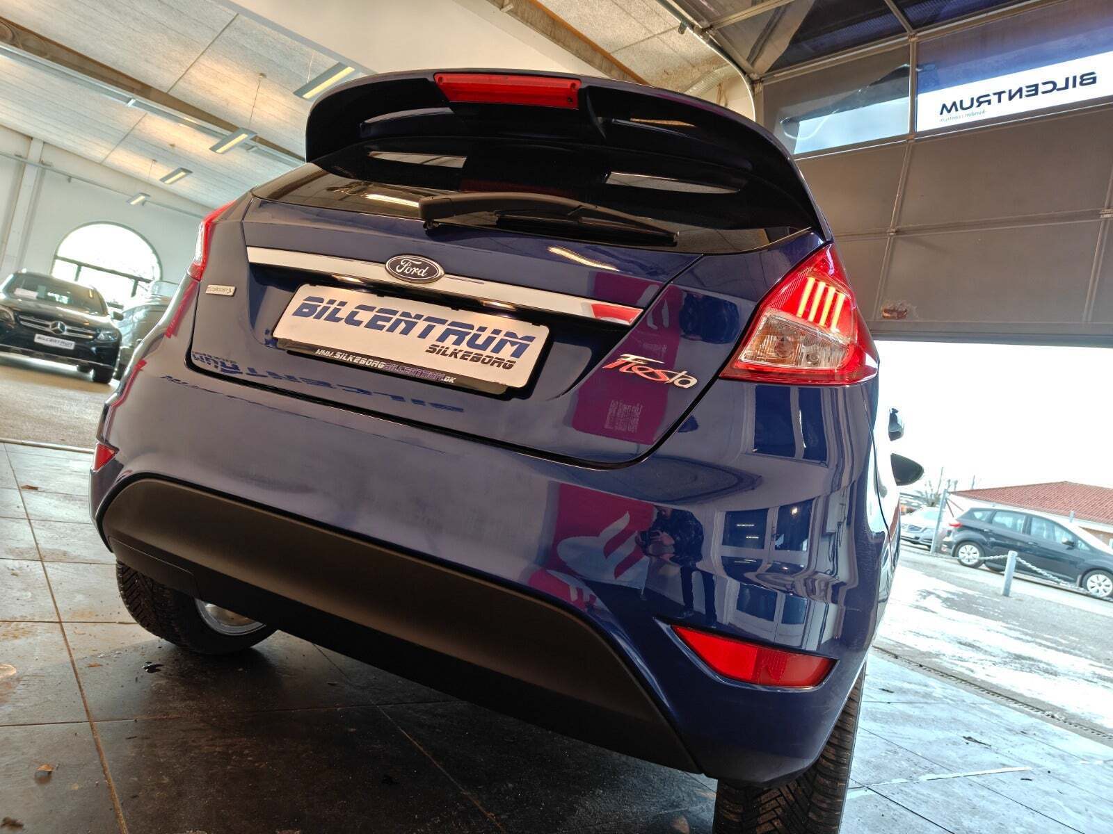 Blå Ford Fiesta fra 2016