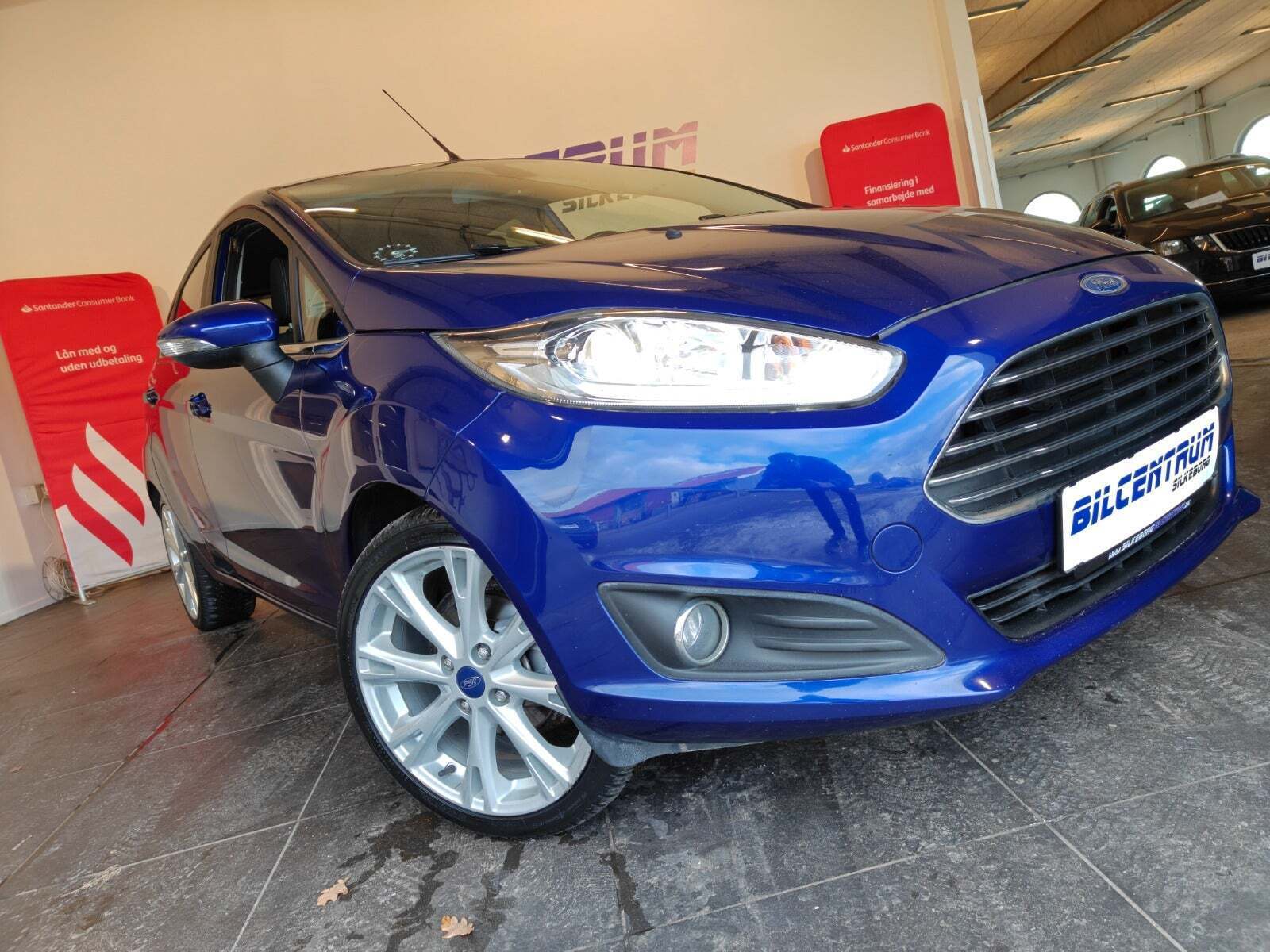 Blå Ford Fiesta fra 2016