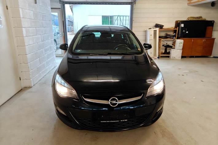 Gul Opel Astra fra 2015