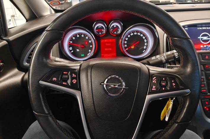 Gul Opel Astra fra 2015