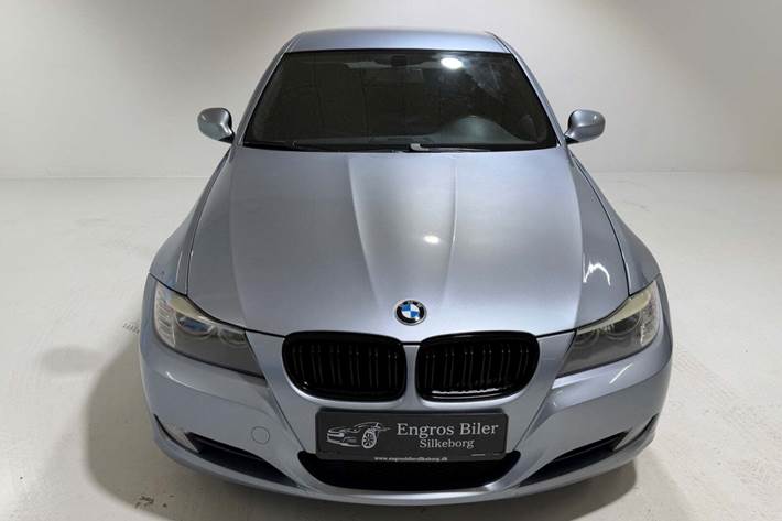 Sølv BMW 320d fra 2008