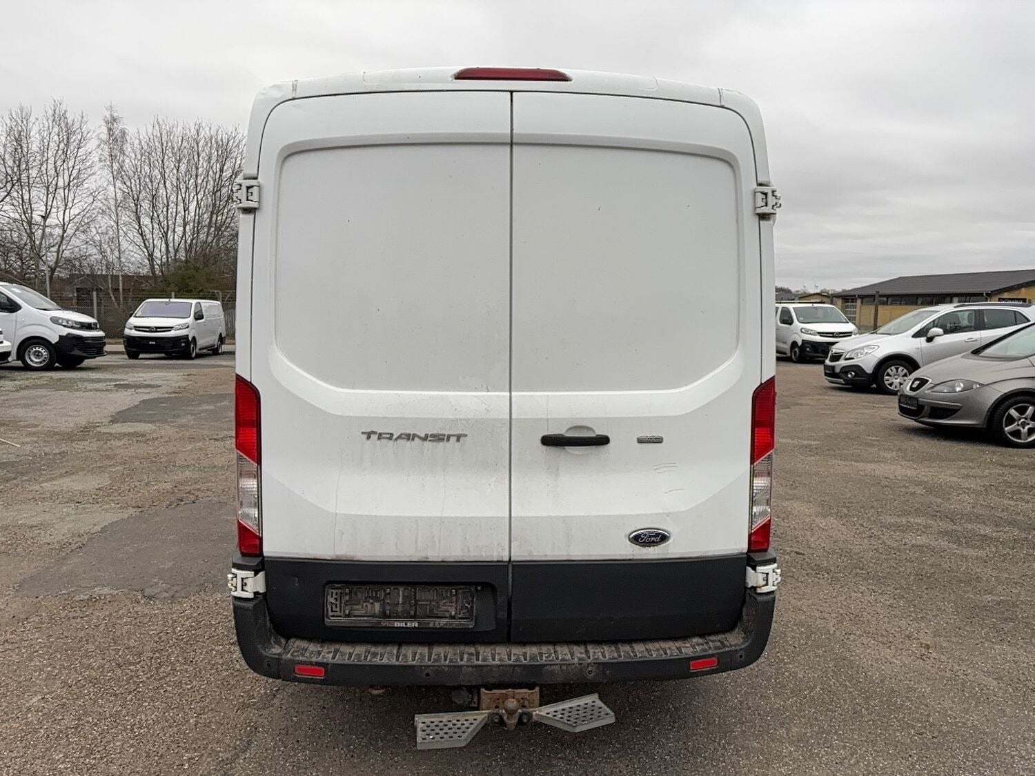 Hvid Ford Transit 300L Van fra 2014 set udefra