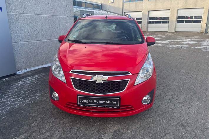 Rød Chevrolet Spark fra 2010