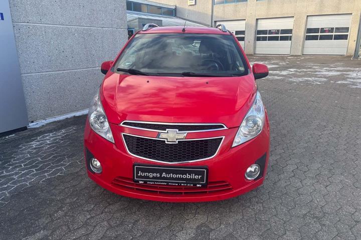 Rød Chevrolet Spark fra 2010