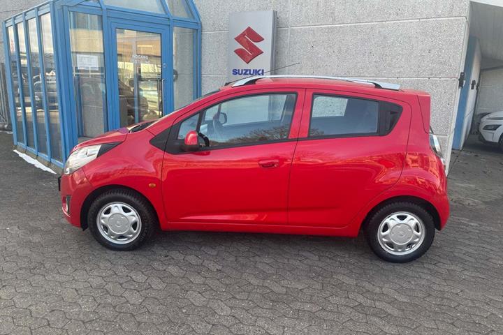 Rød Chevrolet Spark fra 2010