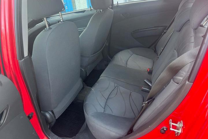 Rød Chevrolet Spark fra 2010