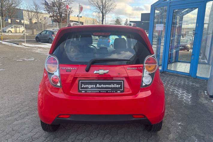 Rød Chevrolet Spark fra 2010