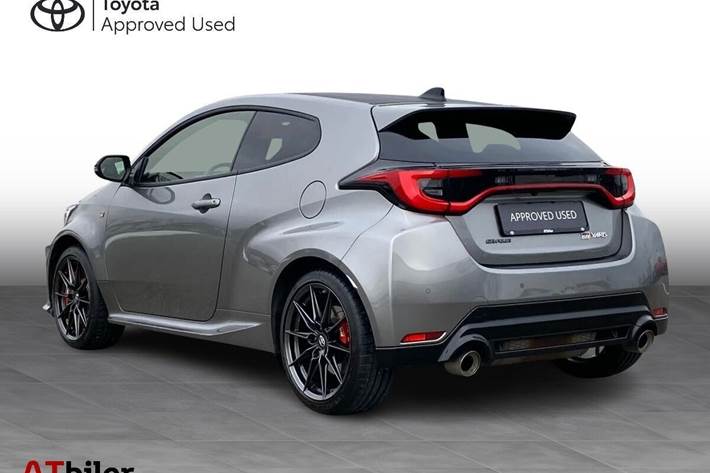 Grå Toyota GR Yaris fra 2024