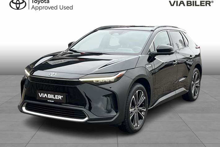 Sort Toyota BZ4X fra 2023 set udefra