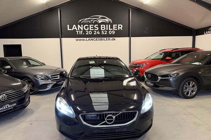 Sort Volvo V40 fra 2017