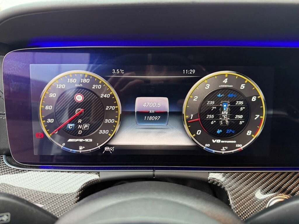 Gul Mercedes E63 fra 2018