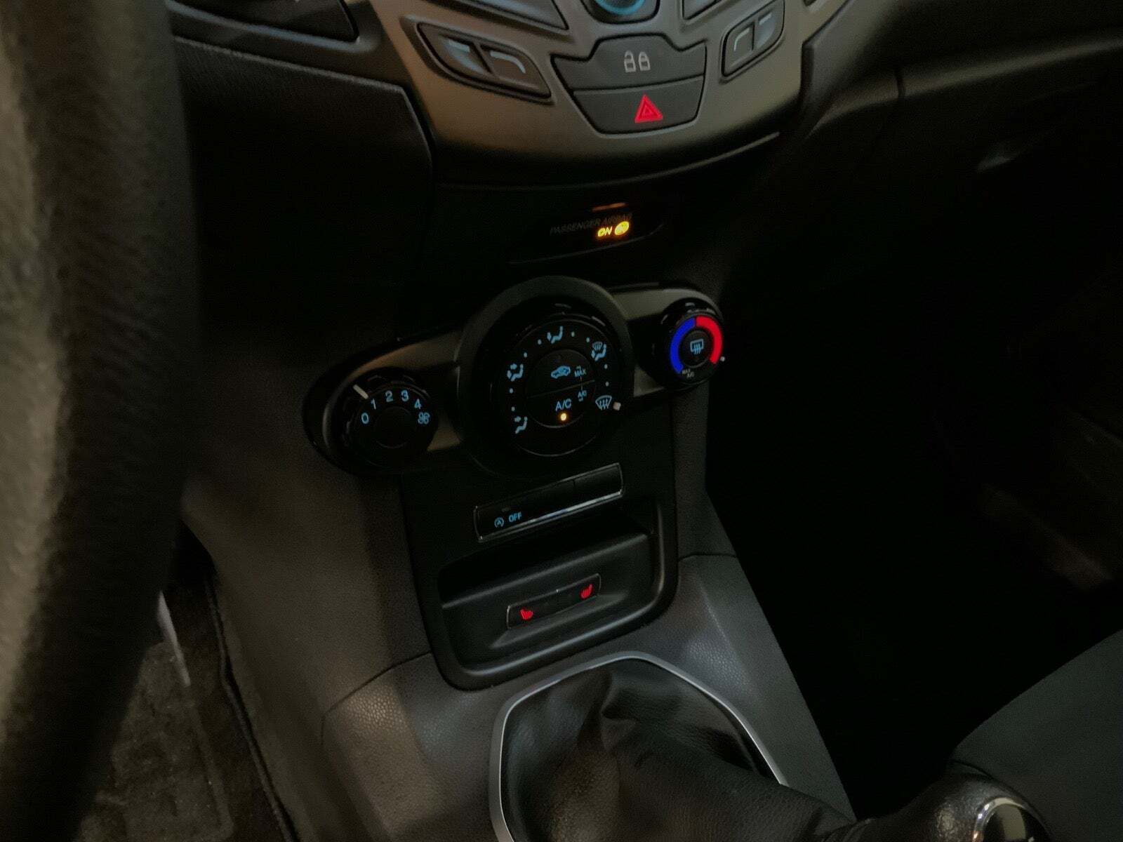 Grå Ford Fiesta fra 2015