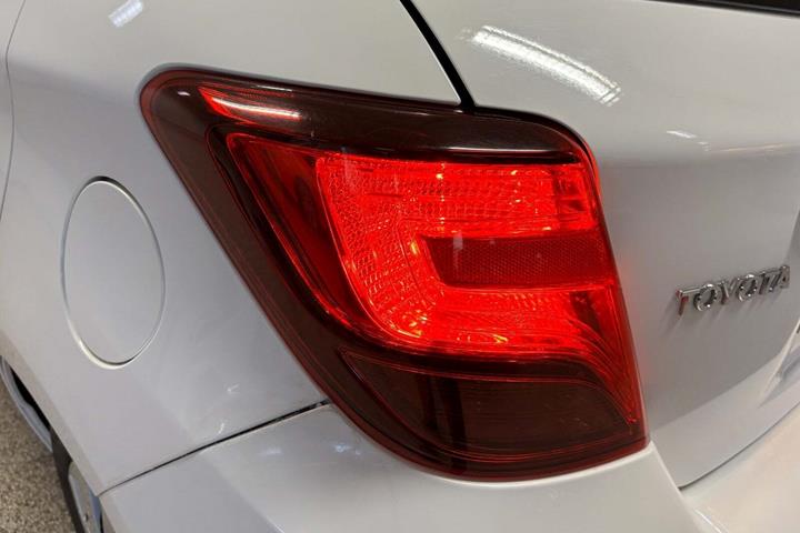 Hvid Toyota Yaris fra 2017