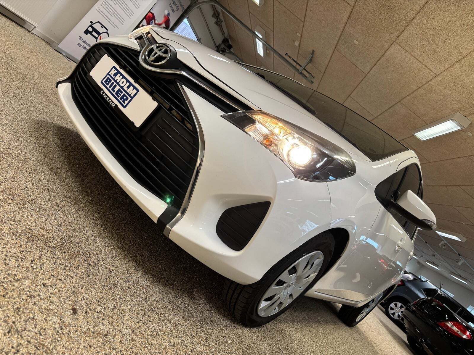 Hvid Toyota Yaris fra 2017