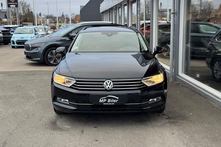 Sort VW Passat fra 2019
