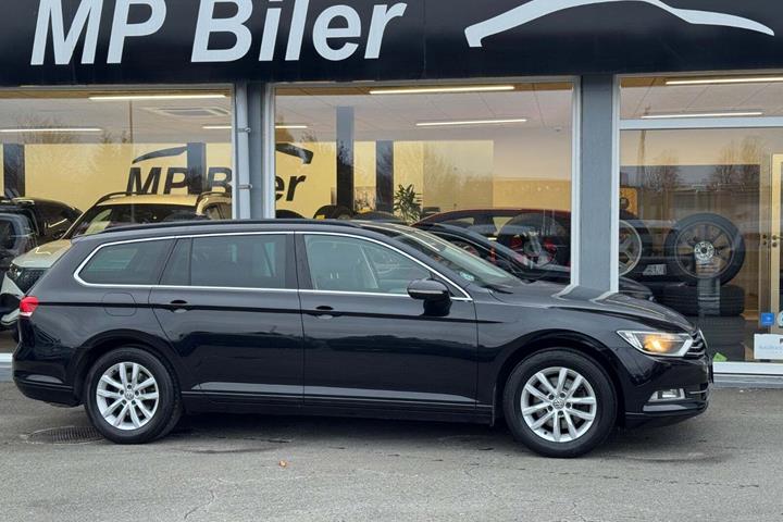 Sort VW Passat fra 2019