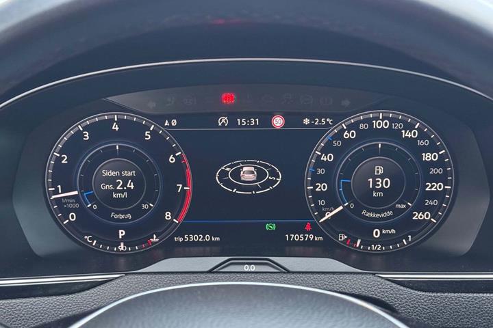 Sort VW Passat fra 2019
