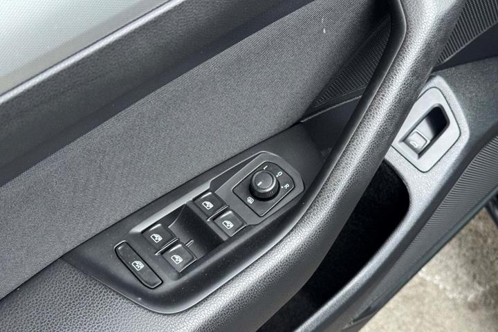 Sort VW Passat fra 2019