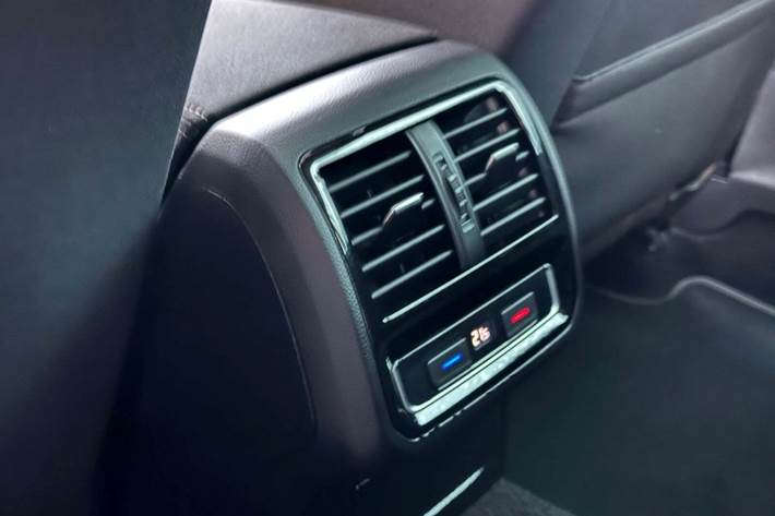 Sort VW Passat fra 2019