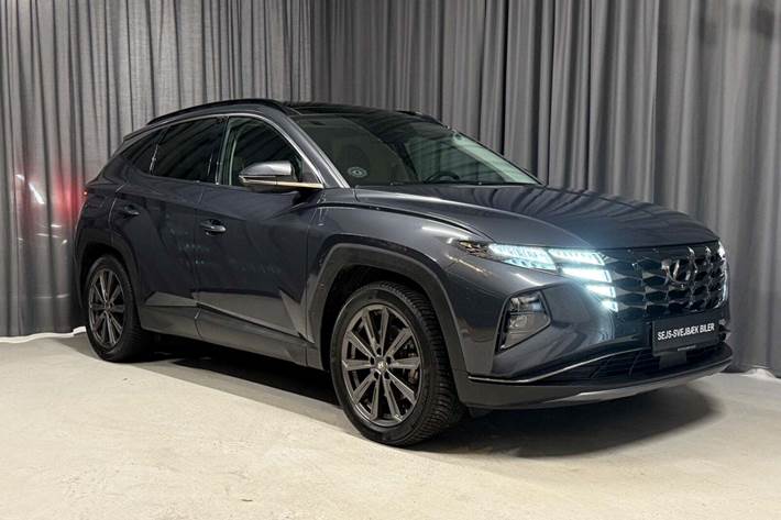 Grå Hyundai Tucson fra 2022 set udefra