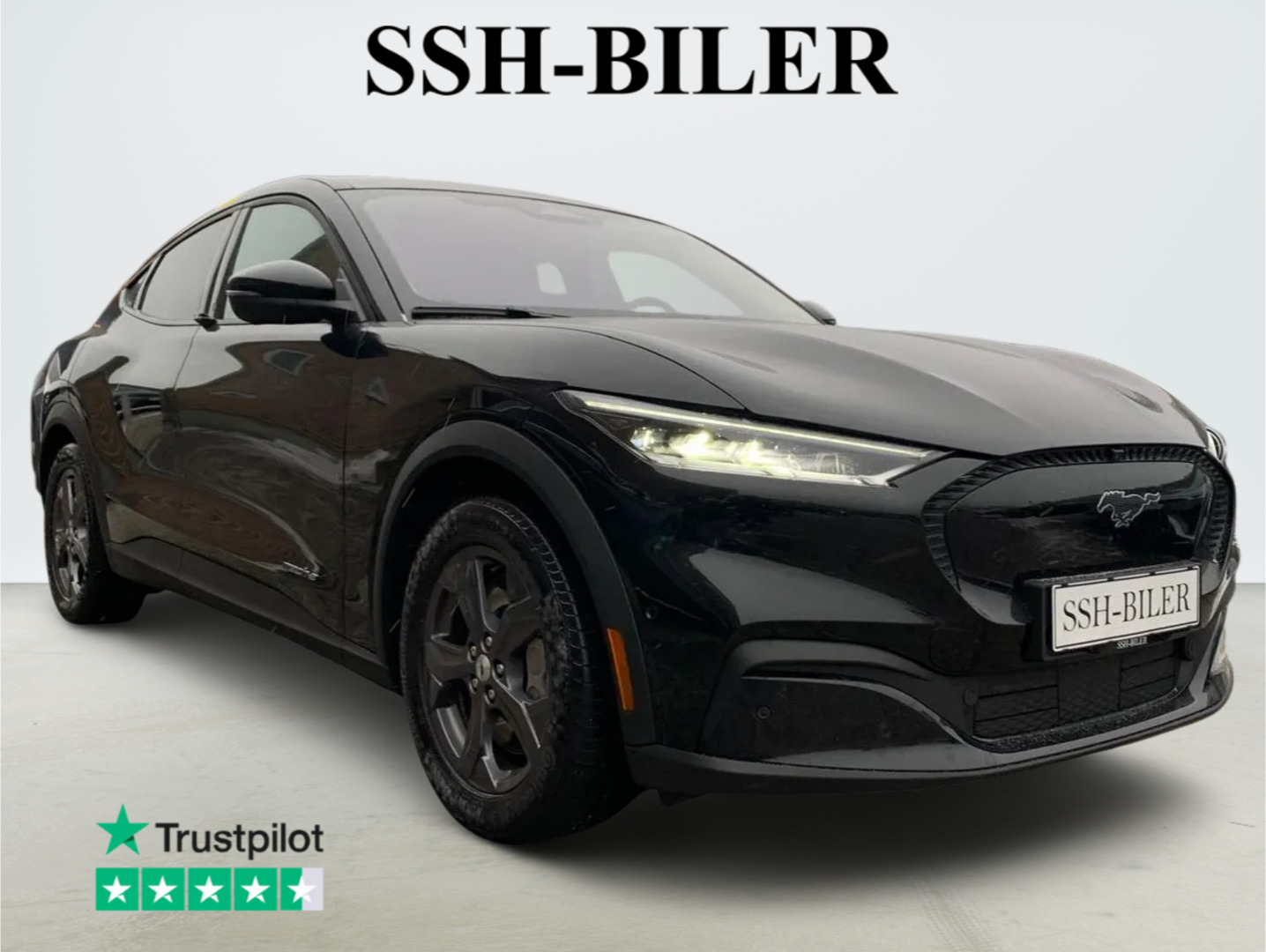 Grå Ford Mustang Mach-E fra 2023 set udefra