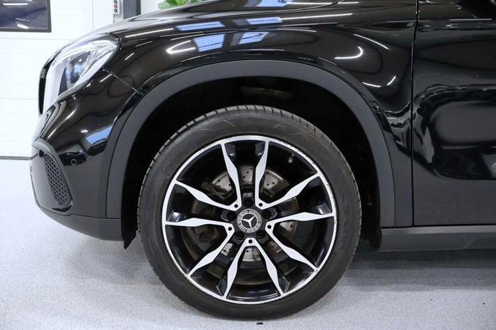 Sort Mercedes GLA250 fra 2018