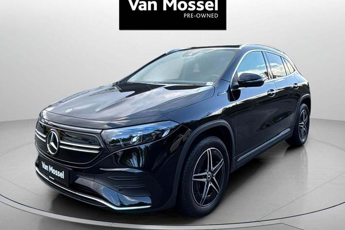 Sort Mercedes EQA250 fra 2021 set udefra