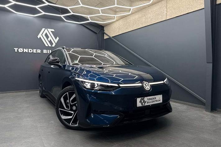 Blå VW ID.7 fra 2025 set udefra